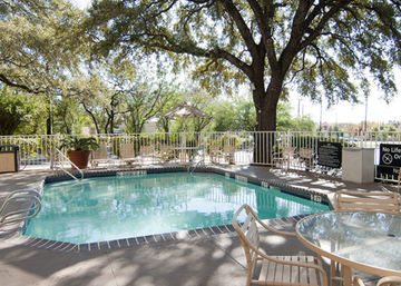 H I Express & Suites San Antonio Medical-Six Flags 외부 사진