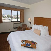 H I Express & Suites San Antonio Medical-Six Flags 외부 사진